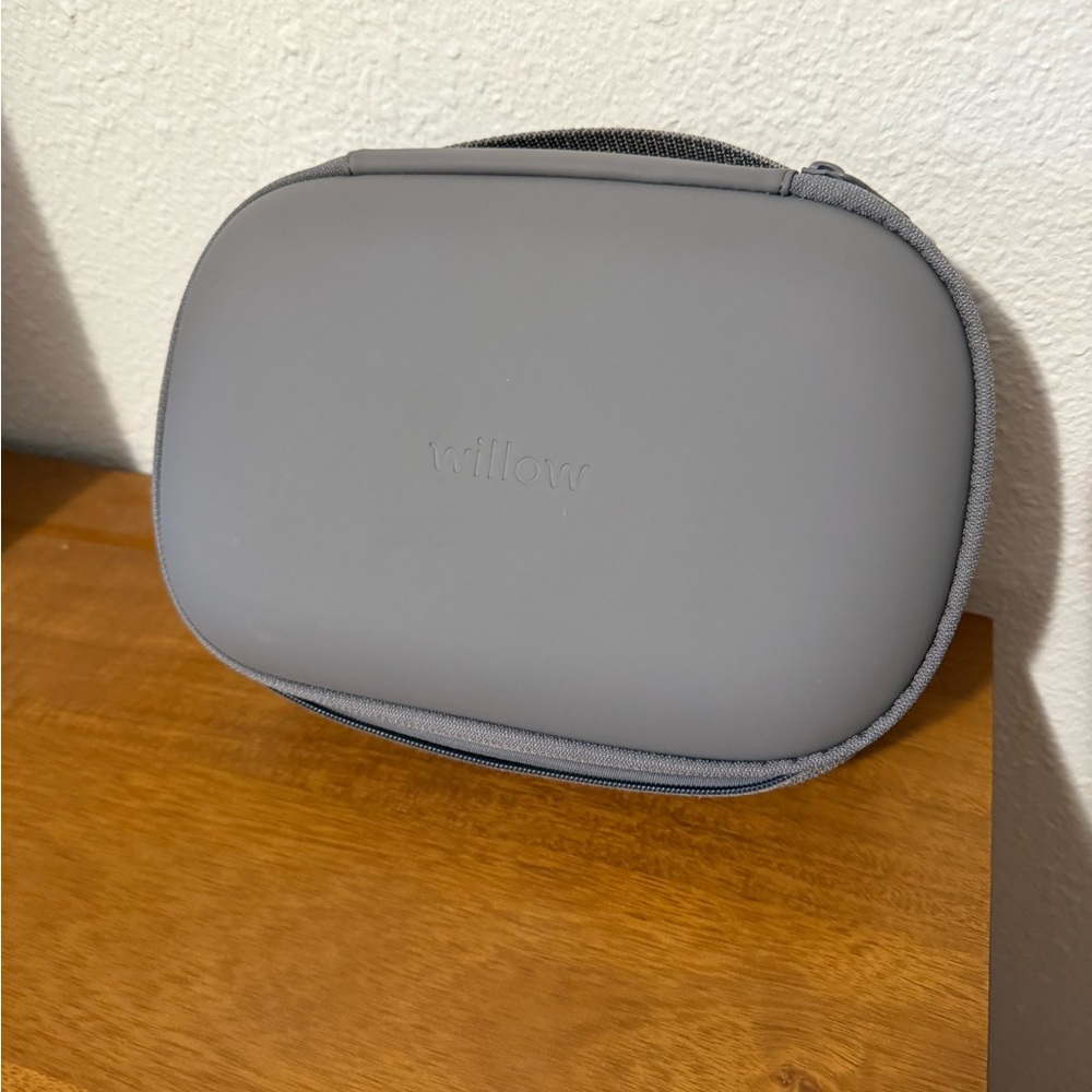 Willow Pump Anywhere Case- Gray